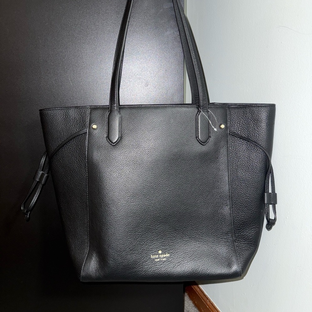 Kate Spade Black Leather Tote( large ) 
Brand new with tags never used !